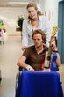 Gretchen will ihren Patienten Fritz in Afrika vertreten