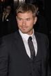 Kellan Lutz spielt einen Auftragskiller, dessen Haut mithilfe einer besonderen Tätowierung Waffen "produzieren" kann 