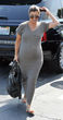 Koutney Kardashian war im T-Shirt-Kleid unterwegs 