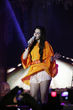 Bei einem Konzert in Mailand vor ein paar Wochen, hatte Lana ihren Look nicht ganz so gut im Griff