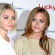 Mary-Kate und Ashley Olsen spielten mit sechs Jahren im TV-Film "To Grandmother's House We Go" mit