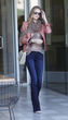 ...Rosie Huntington-Whiteley trägt ihr Leo-Tuch zum zarten Street-Style