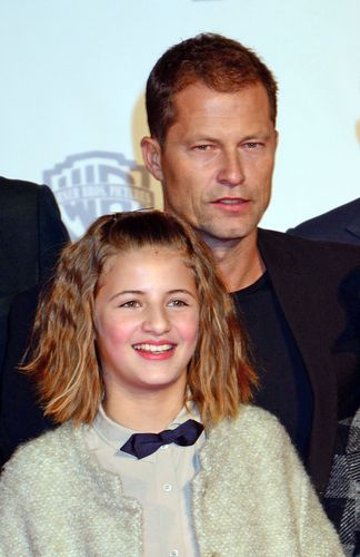 Schweiger-Trio! Til zeigt seine großen Töchter | Promiflash.de