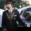 Bei dem Kerl mit Bart und Kapuzenpulli und auch bei diesem schmucken chauffeur, handelt es sich um niemand anderen als die super-Diva Mariah Carey (39). Bei dem Kerl mit Bart und Kapuzenpulli und auch bei diesem schmucken chauffeur, handelt es sich um niemand anderen als die super-Diva Mariah Carey (39).