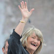 Feministin Alice Schwarzer sagte, dass Jolie damit kein Vorbild ist