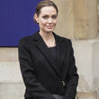 Angelina hat sich gerade beide Brüste amputieren lassen