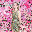AnnaSophia Robb macht im bedruckten Seidenkleid den roten Teppich unsicher