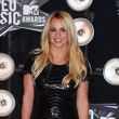 Britney Spears mit Glitzer-Overall Britney Spears mit Glitzer-Overall