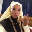 Carolin Kebekus hat mit ihrem Video den Zorn der Piusbruderschaft auf sich gezogen
