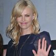 Auf der Comic Con wurde viel gezeigt - Auch Charlize Theron zeigte ihren BH Auf der Comic Con wurde viel gezeigt - Auch Charlize Theron zeigte ihren BH