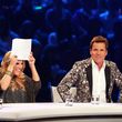 Gemeinsam mit Dieter Bohlen und Bruce Darnell bezaubert Natalie als weibliches Jurymitglied die Zuschauer