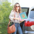 Jessica Alba kombiniert ihre zu coolen Wedges