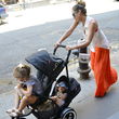 Jessica Alba spaziert mit ihren Töchtern durch New York 
