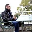 Jürgen steht den Paaren mit Rat und Tat zur Seite Jürgen steht den Paaren mit Rat und Tat zur Seite