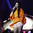 Bei einem Konzert in Mailand vor ein paar Wochen, hatte Lana ihren Look nicht ganz so gut im Griff