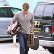 ...kaufte Liam Hemsworth Hundefutter und eine Hundedecke