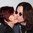 Ozzy küsst seine Frau Sharon