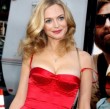 Heather Graham hat eigentlich alles richtig gemacht, nur leider ist das Kleid obenrum viel zu eng.