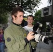 Bei Fotografen kennt er kein Pardon! Bei Fotografen kennt er kein Pardon!