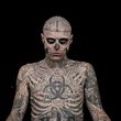 Zombie Boy ist am ganzen Körper tätowiert Zombie Boy ist am ganzen Körper tätowiert
