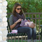 Jessica Alba spielt mit der kleinen Haven Jessica Alba spielt mit der kleinen Haven