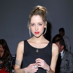 Peaches Geldof hat bei ihrem Outfit die Fußpflege weggelassen Peaches Geldof hat bei ihrem Outfit die Fußpflege weggelassen