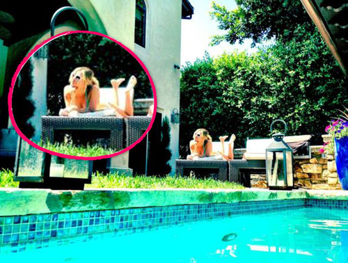 Ashley sonnt sich im Bikini im Garten Ashley sonnt sich im Bikini im Garten