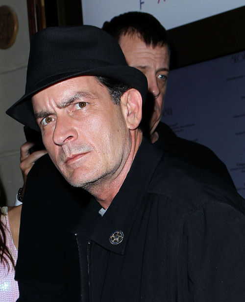 Charlie Sheen hat in dieser Woche einiges zu verkraften Charlie Sheen hat in dieser Woche einiges zu verkraften