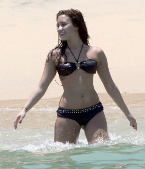 Demi Lovato, Miley Cyrus - Demi Lovato enthüllt ihr Tattoo Demi Lovato, Miley Cyrus - Demi Lovato enthüllt ihr Tattoo