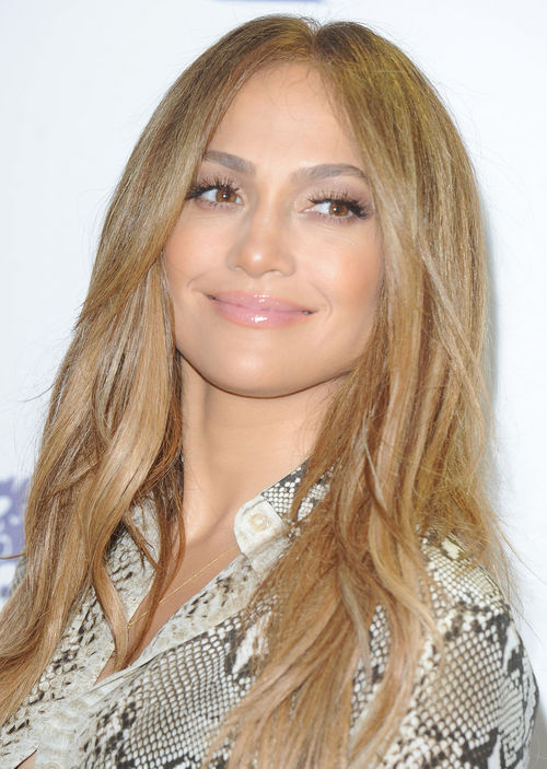 Jennifer Lopez überlegt, wieder in die 'American Idol'-Jury zurückzukehren Jennifer Lopez überlegt, wieder in die 'American Idol'-Jury zurückzukehren