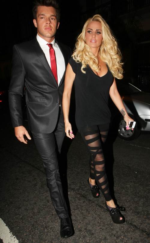 Katie Price - Katie Price hat ein neues Liebes-Tattoo