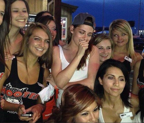 Kristen Stewart war zu Gast bei Hooters