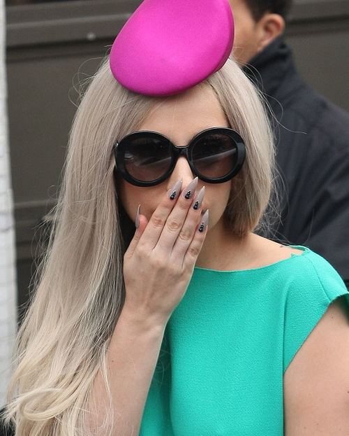 Lady GaGa passierte in Bukarest ein kleines Missgeschick Lady GaGa passierte in Bukarest ein kleines Missgeschick