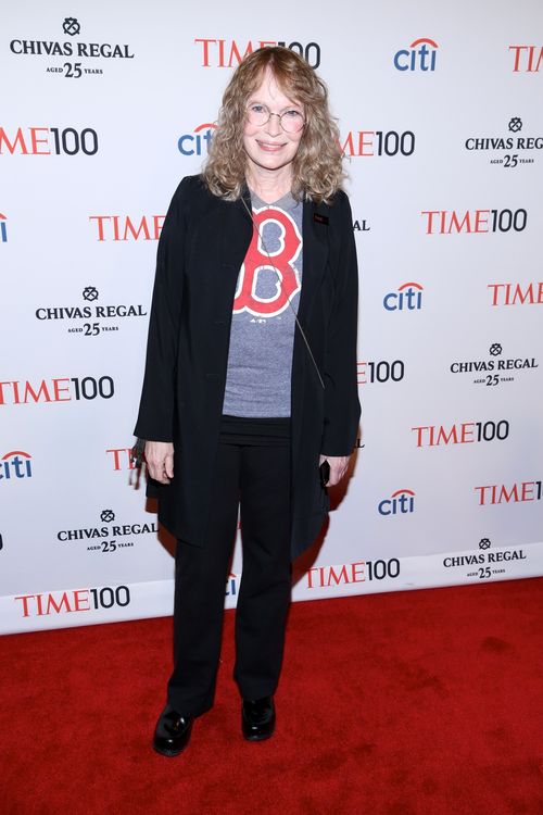 Mia Farrow schaltete bei der Verleihung des Ehren-Golden Globes an ihren Ex-Mann Woody Allen um Mia Farrow schaltete bei der Verleihung des Ehren-Golden Globes an ihren Ex-Mann Woody Allen um