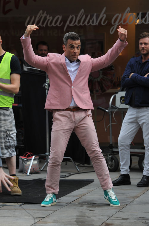 Robbie Williams dreht in London gerade das Video zum Song "Vertigo" Robbie Williams dreht in London gerade das Video zum Song "Vertigo"
