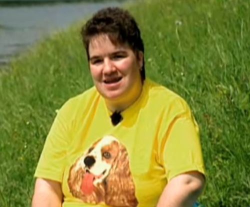 schwiegertochter-gesucht-beate-in-gelb-r