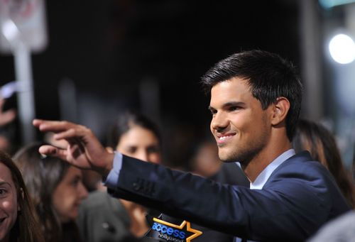 Taylor Lautner - Taylor Lautner lockte 800 Fans zu seinen Dreharbeiten