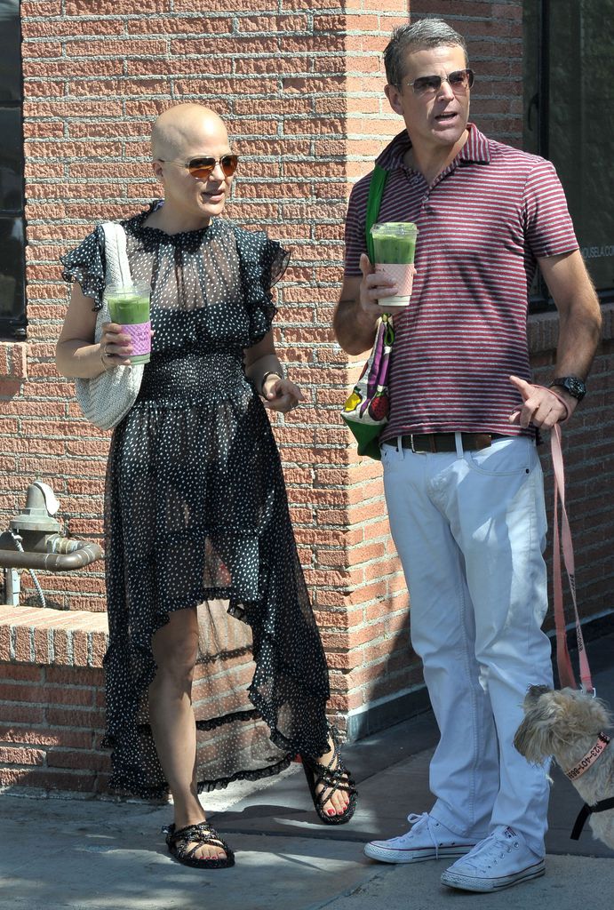 Trotz Ms Kampf Selma Blair Fahrt Gut Gelaunt Tretroller Promiflash De