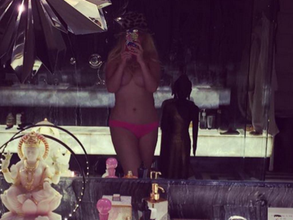 Christina aguilera oben ohne for Criticism christina aguilera oben ohne that can