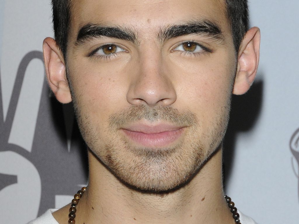 Im Liebesglück Joe Jonas hat eine Neue! Promiflash.de