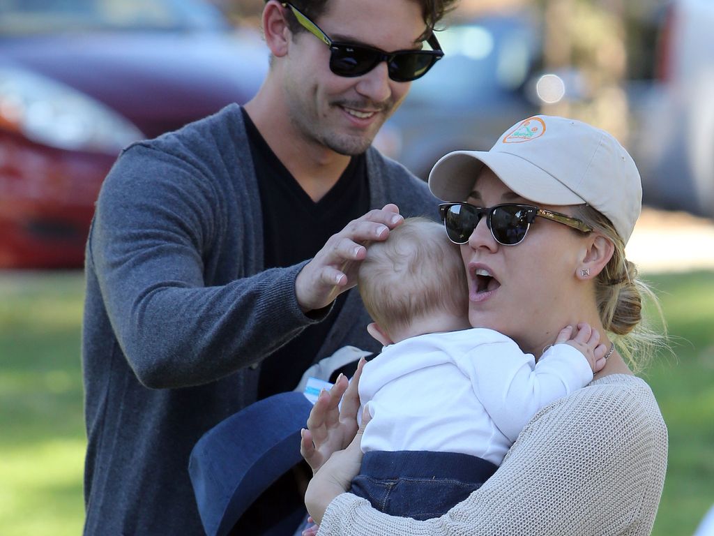 Kaley Cuoco & Ryan Alle Zeichen stehen auf Baby Promiflash.de
