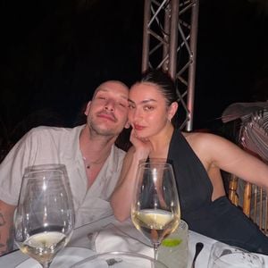 Charli XCXs Verlobter George Daniel feiert JGA auf Ibiza