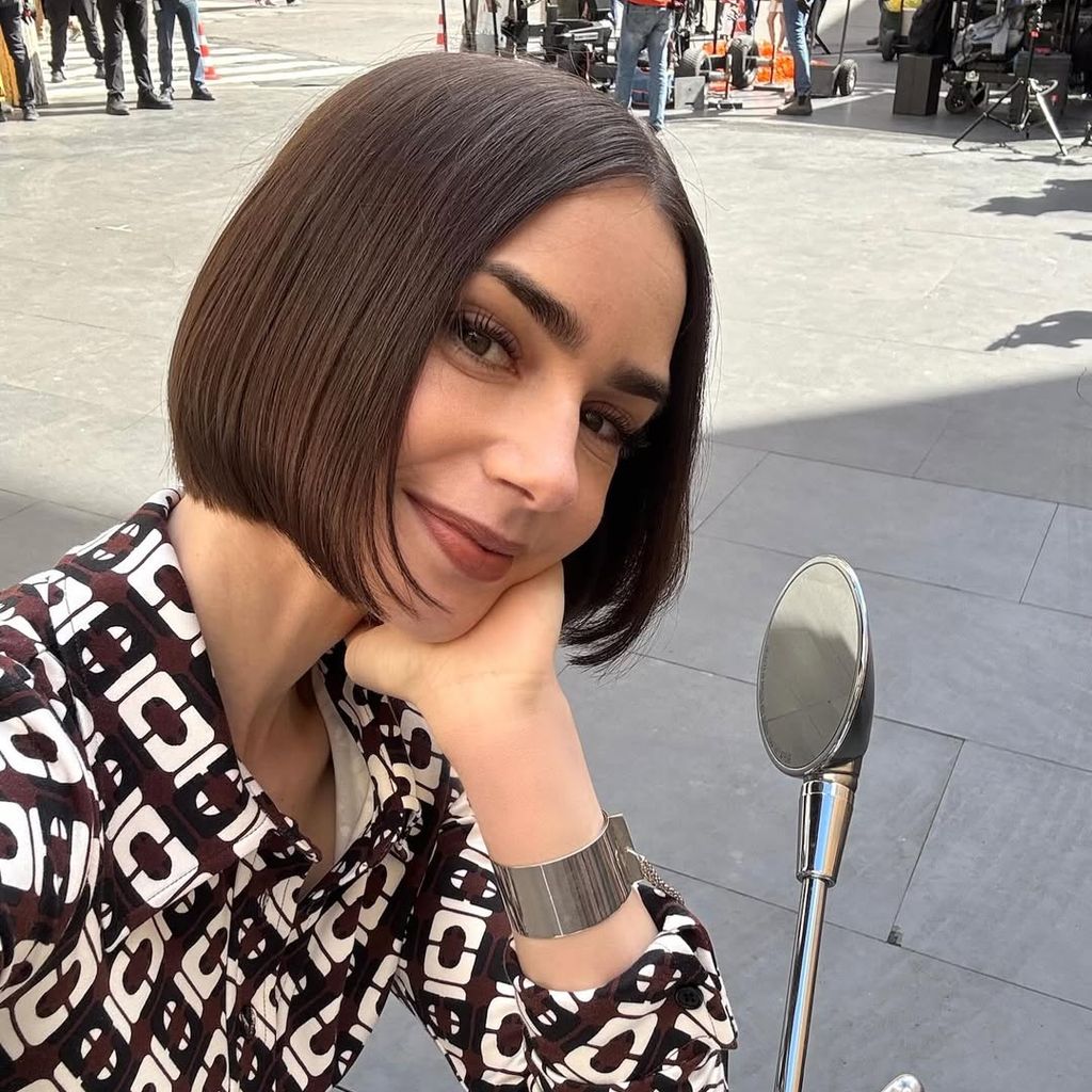 Lily Collins vor den Dreharbeiten für "Emily in Paris" Staffel 5