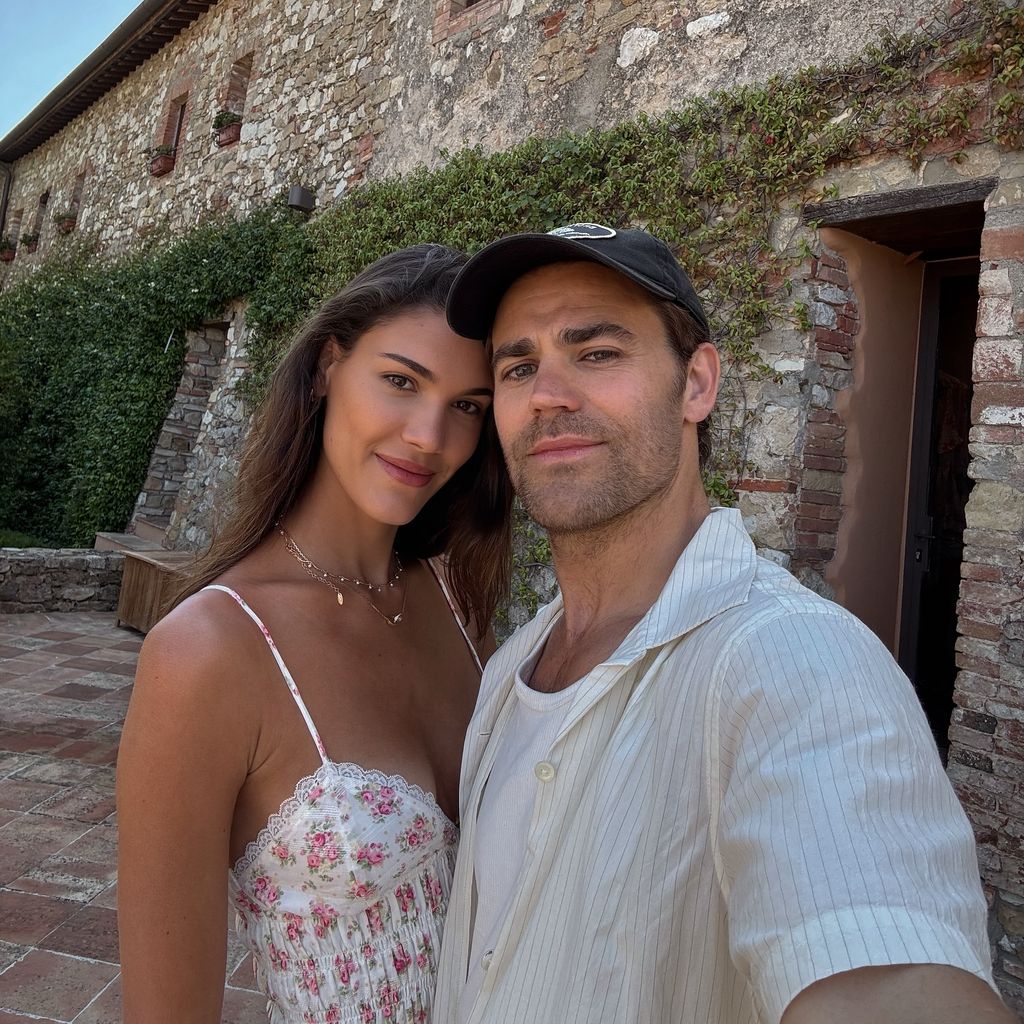Natalie Kuckenburg und Paul Wesley im Juli 2025