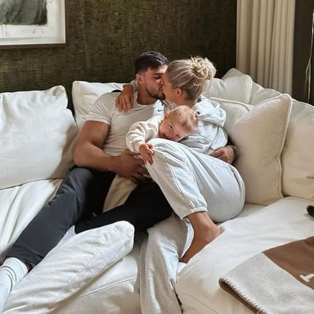 Tommy Fury, Molly-Mae Hague mit ihrer Tochter Bambi, Mai 2024