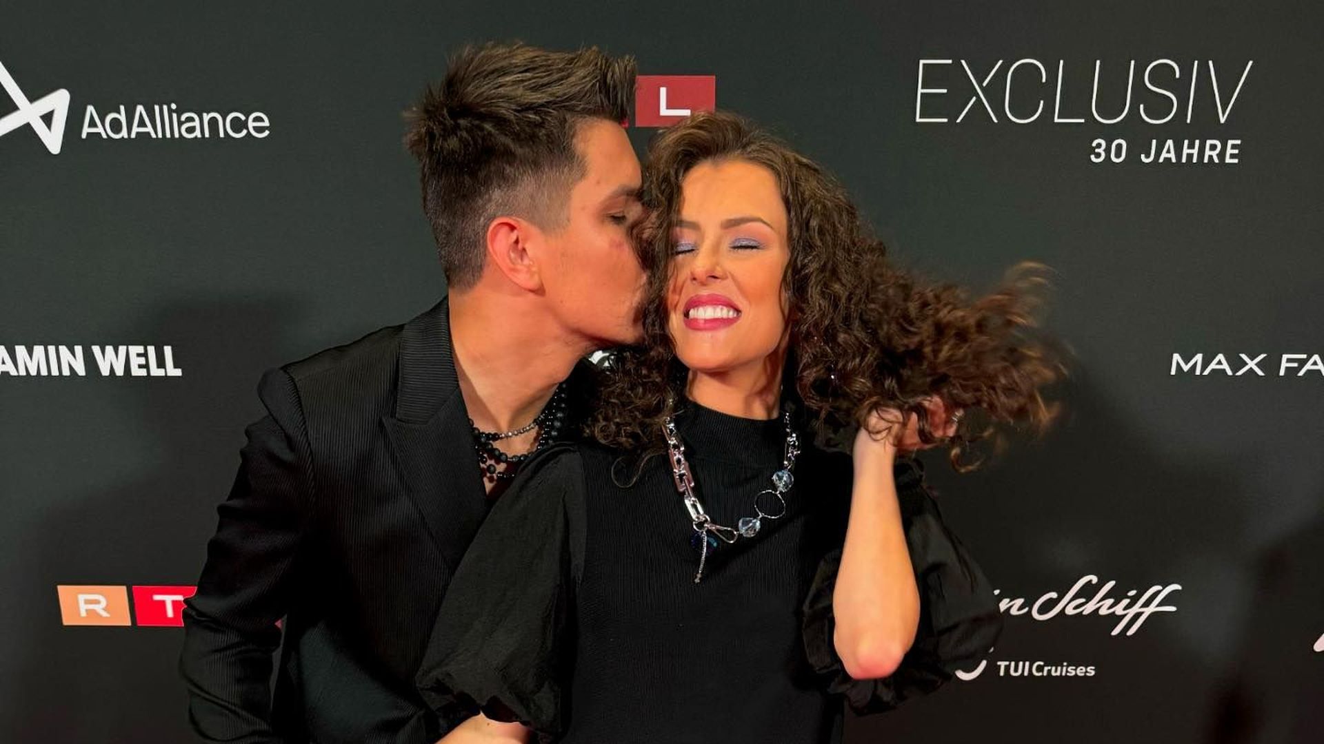 Kurz nach Geburt Patricija Ionel posiert auf dem Red Carpet