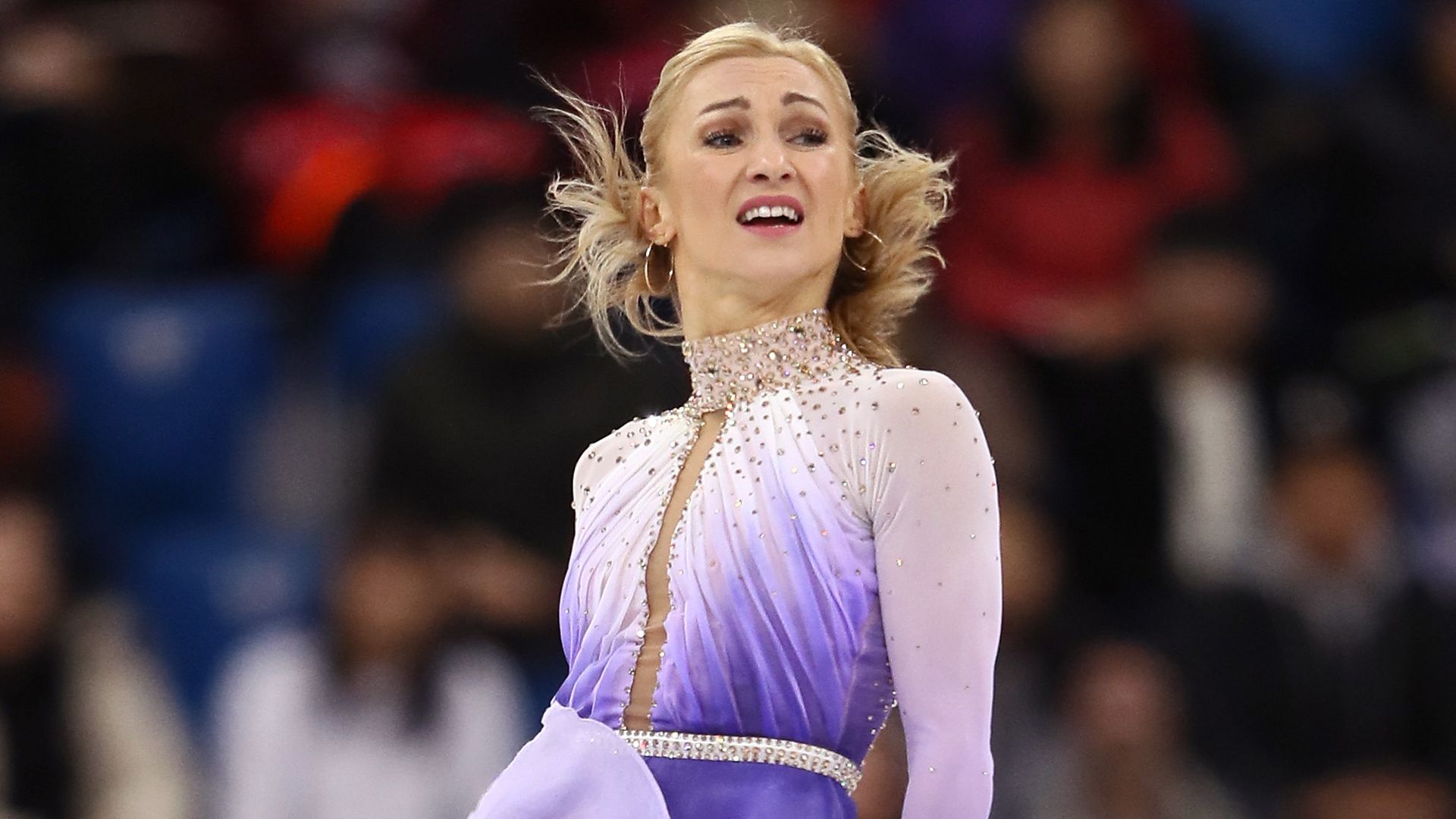 Nach GoldKür Hier küsst OlympiaStar Aljona ihren Schatz! Promiflash.de