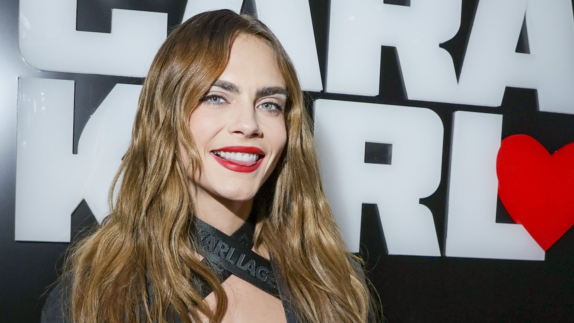Superselten! Cara Delevingne schwärmt von Freundin Leah | Promiflash