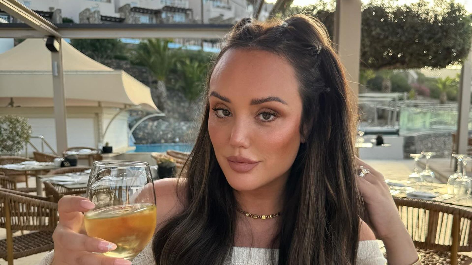 Charlotte Crosby schockt mit Foto ihrer entzündeten Mandeln