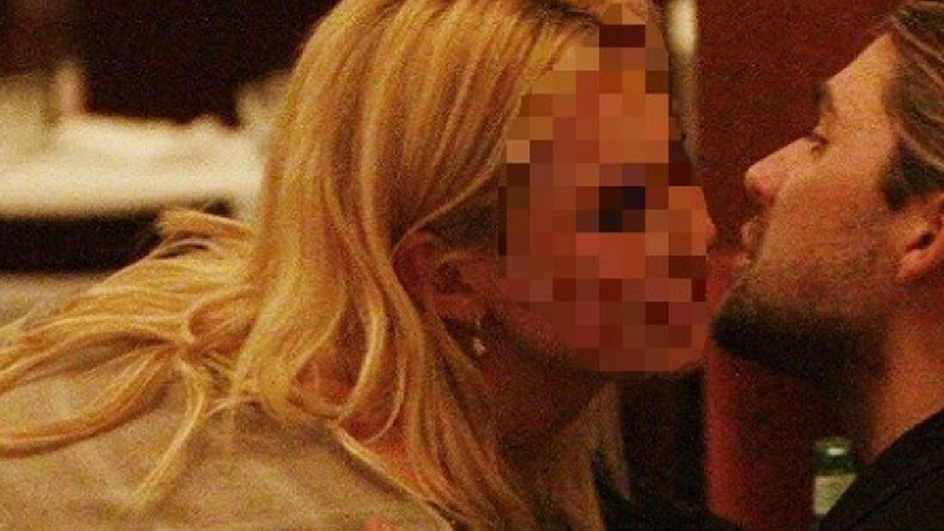Freund flirtet mit anderen frauen